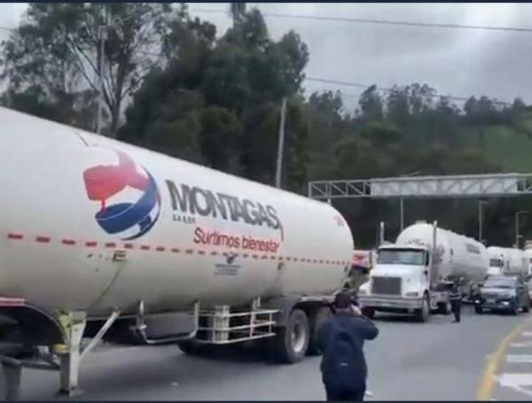 El abastecimiento de gas y gasolina, con dificultades.