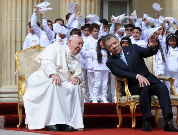 El presidente Juan Manuel Santos recibió al Papa en Casa de Nariño.