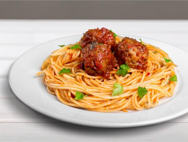 Deslumbre a sus invitados con una pasta con albóndigas.