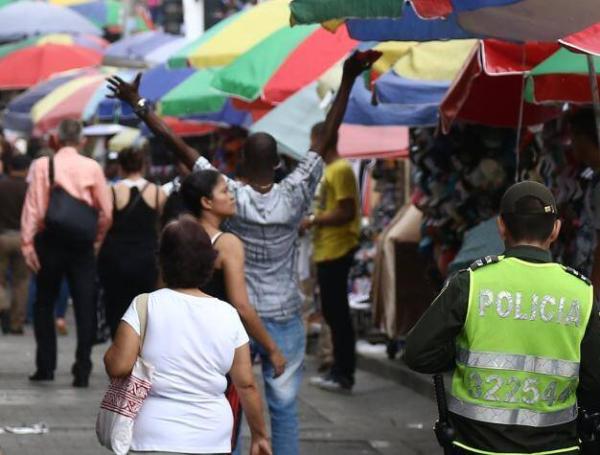 Ventas en calles del centro de Cali.