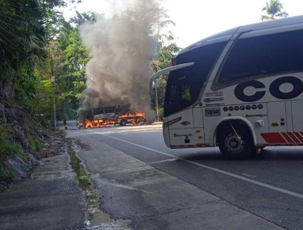 Vehículos quemados en el Bajo Cauca