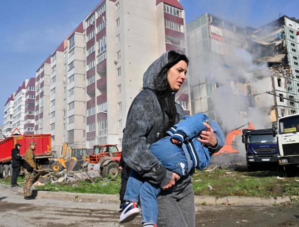 En Dnipró, en el centro-este de Ucrania, otro ataque provocó dos muertos.