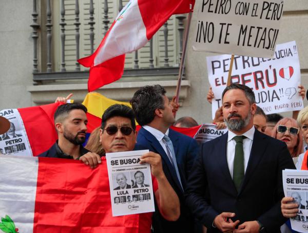 Protestas contra la visita de Petro en España.