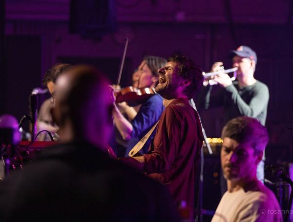 La banda Snarky Puppy, liderada por el bajista Michael League