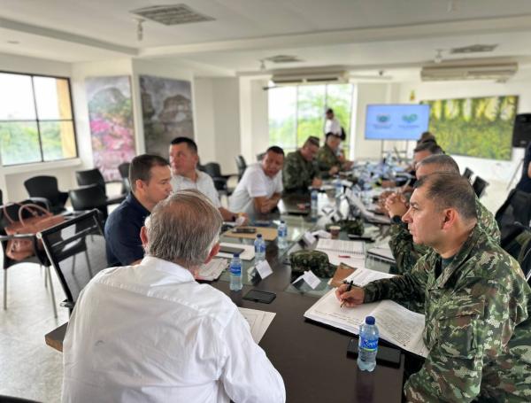 El ministro de la Defensa evalúa la situación de orden público en Guaviare.