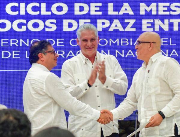 Gustavo Petro, presidente de Colombia, y Antonio García, comandante del Eln.