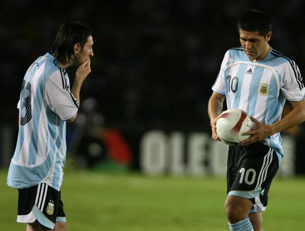 Riquelme y Messi jugarán de nuevo juntos una última vez: ¿cuándo y por qué?