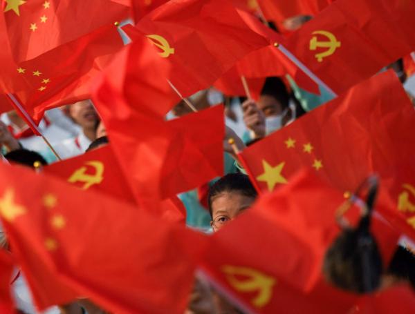 Banderas de China y del Partido Comunista chino.