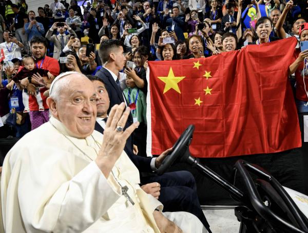 El papa ha enviado en su visita a Mongolia varios mensajes a China.