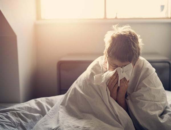 El adolescente presentó síntomas de resfriado, que evolucionaron hasta provocarle una neumonía y un shock tóxico.