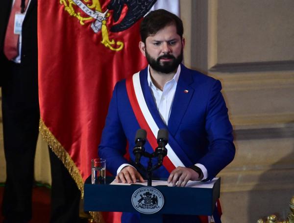 El Presidente de Chile, Gabriel Boric, pronuncia un discurso durante la ceremonia de clausura del Proceso Constituyente.