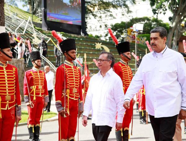 El presidente Gustavo Petro y Nicolás Maduro.