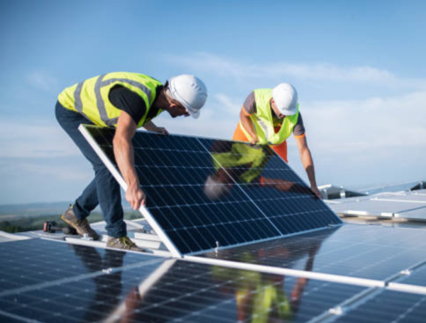 Durante su vida útil, un solo panel solar puede evitar la emisión de toneladas de dióxido de carbono, ayudando a mitigar el cambio climático.