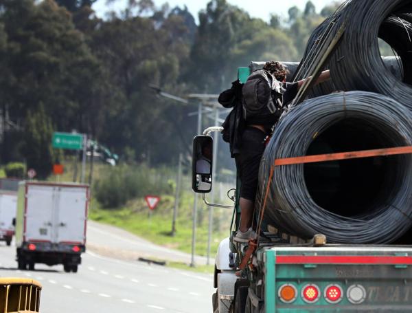 El sujeto estuvo en el vehículo durante varios minutos.