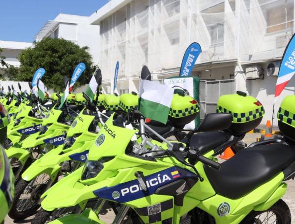 Estos vehículos se suman a las 230 motocicletas que la Gobernación ya había entregado a la institución con equipos de comunicación, tecnología e infraestructura.