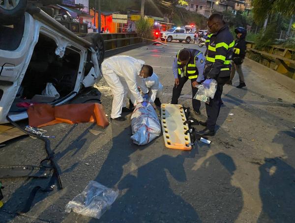 Un hombre perdió la vida cuando se volcó su camioneta en La Estrella,  Antioquia
