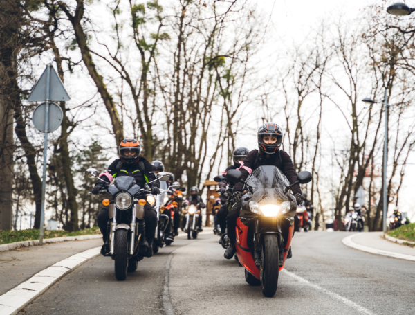 Hay quienes también aman la adrenalina y sentir el viento, por lo que se inclinan por adquirir motocicletas de alto cilindraje.