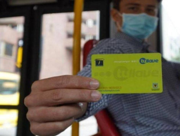 Personalice su tarjeta y adquiera beneficios.