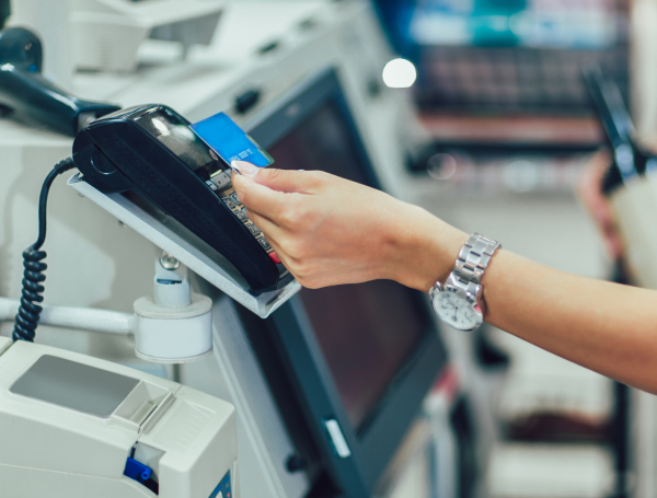 Pymes, más dispuestas a recibir pagos con tarjetas de crédito, contactless, débito y códigos QR.