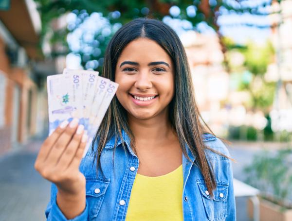 El subsidio familiar lo paga la caja de compensación.