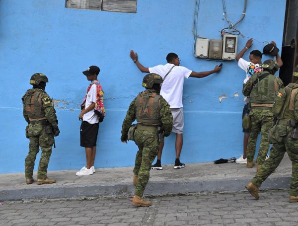 Ecuador es uno de los países de América Latina que ha apelado a los militares en procura de contener una creciente violencia. 