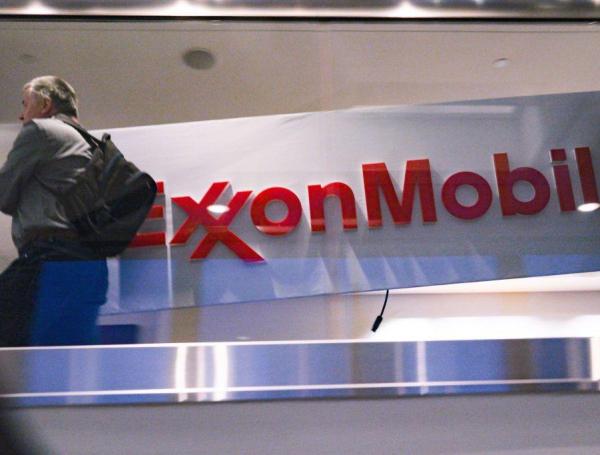 La ley aprobada por el Parlamento venezolano faculta al presidente del país a impedirle a empresas como la ExxonMobil operar en Venezuela, pues ya lo hacen en el Esequibo.