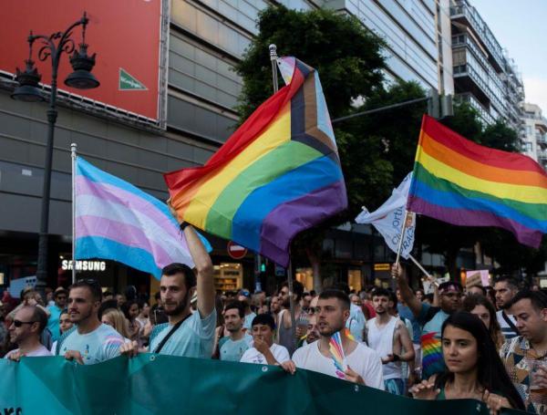 Marcha en defensa de la comunidad LGTB+.
