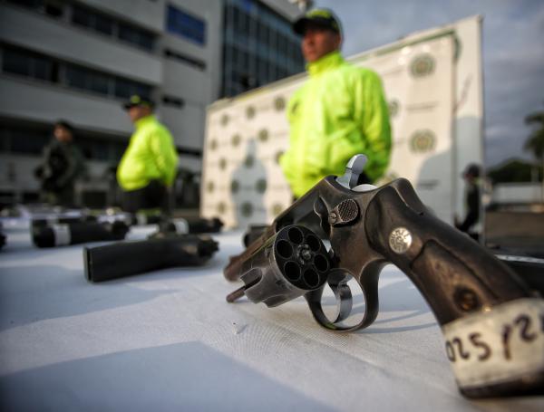 Cali Colombia 11 de abril de 2024 
Durante los primeros 100 días del año, la Policía Metropolitana Santiago de Cali intensificó las acciones operativas para contrarrestar la criminalidad y fortalecer las condiciones de seguridad en la capital del Valle, donde han sido sacadas de circulación 309 armas de fuego ilegales y llevados ante la justicia 1.395 actores delincuenciales que afectaban la tranquilidad de los ciudadanos.
Fotos y video Santiago Saldarriaga Quintero / EL TIEMPO