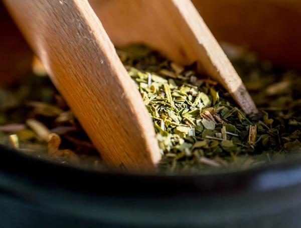 Esta hierba ofrece múltiples beneficios a la salud.