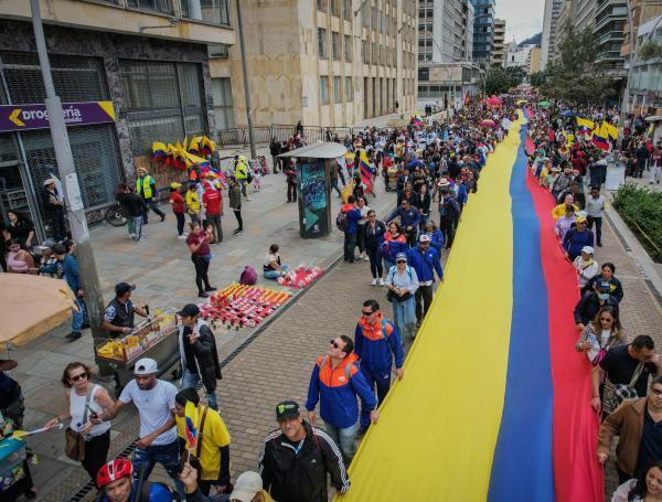 Este miércoles primero de mayo movilizaciones en varios puntos de Bogotá durante la conmemoración del Día Internacional del Trabajo. Manifestantes salieron a marchar sobre la cr 7 en el centro de la capital. Bogotá 1 de mayo del 2024 Foto MAURICIO MORENO CEET EL TIEMPO @mauriciomorenofoto