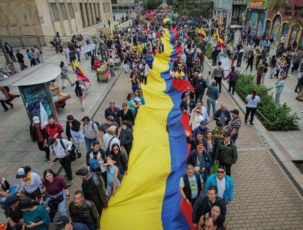 Este miércoles primero de mayo movilizaciones en varios puntos de Bogotá durante la conmemoración del Día Internacional del Trabajo. Manifestantes salieron a marchar sobre la cr 7 en el centro de la capital. Bogotá 1 de mayo del 2024 Foto MAURICIO MORENO CEET EL TIEMPO @mauriciomorenofoto