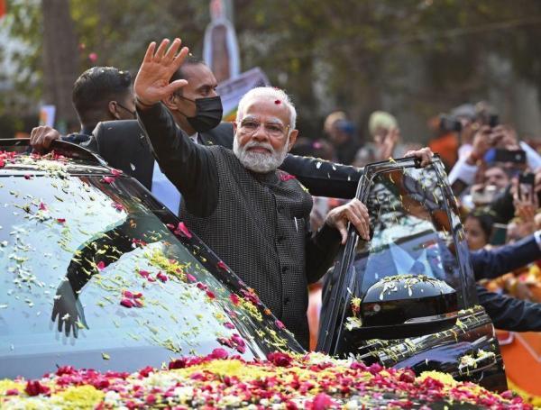 Narendra Modi saludando a sus seguidores el 16 de enero de 2023.
