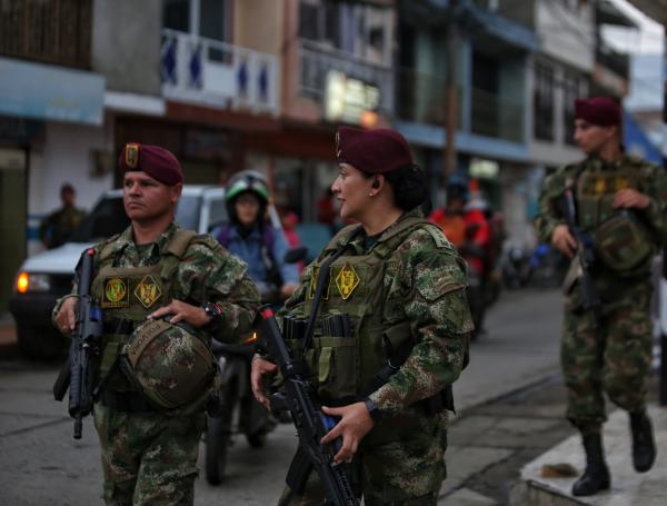 Cali Colombia 16 de junio de 2024 
En cumplimiento del compromiso con los jamundeños, este fin de semana se puso en marcha una Caravana de Seguridad como parte de la estrategia liderada por la Gobernación del Valle del Cauca, la Policía Nacional, el Ejército y el Gaula, para garantizar la tranquilidad en el territorio.
Con la presencia de 132 policías de diferentes especialidades, así como soldados del Batallón Pichincha y unidades de tránsito se adelantan controles en diferentes sectores del municipio.
Fotos Santiago Saldarriaga Quintero / EL TIEMPO