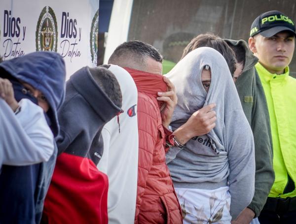 En el marco de la Operación Bogotá, la Policía Metropolitana de Bogotá realizó una redada contra expendedores de estupefacientes. Los detalles de los operativos los da el 
Dr. Carlos Fernando Galán Alcalde Mayor de Bogotá. Dr. César Restrepo. Secretario Distrital de Seguridad BG José Daniel Gualdrón Moreno Comandante de la Policía Metropolitana de Bogotá. Bogotá 2 de julio del 2024 . Foto MAURICIO MORENO CEET EL TIEMPO @mauriciomorenofoto