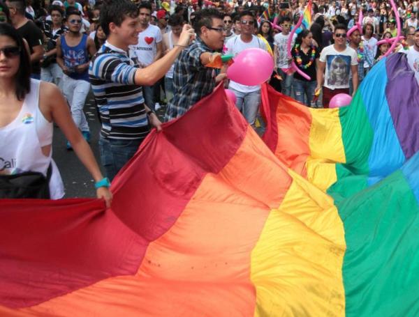 En Cali y en otras ciudades del país, la comunidad LGBTIQ+ realiza manifestaciones por sus derechos.