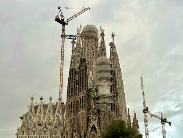 Catedral de la Sagrada Familia, en Barcelona, siempre en obra.