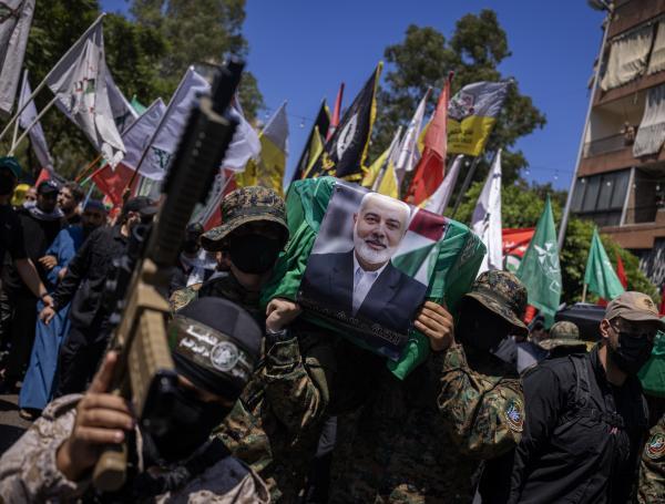 Simpatizantes en un funeral simbólico de Ismail Haniyeh, un alto líder de Hamas, el 2 de agosto en Beirut, Líbano.