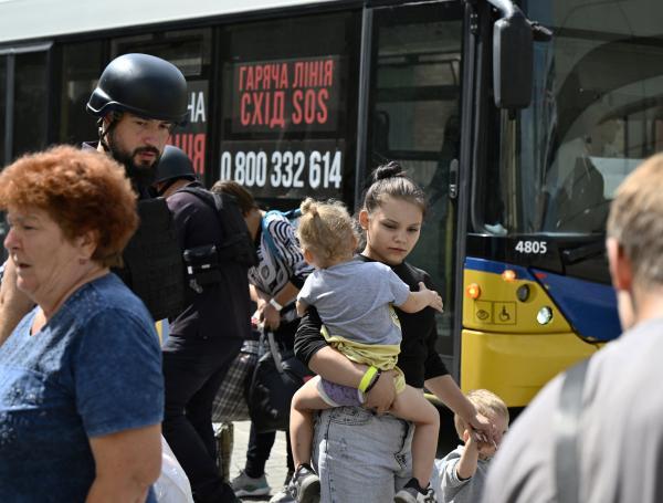 Un tren de evacuación en un lugar no revelado de la región de Donetsk en medio de la invasión rusa de Ucrania.