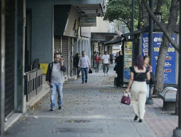 Así lucen las calles de Caracas en medio del apagón que vive el país.