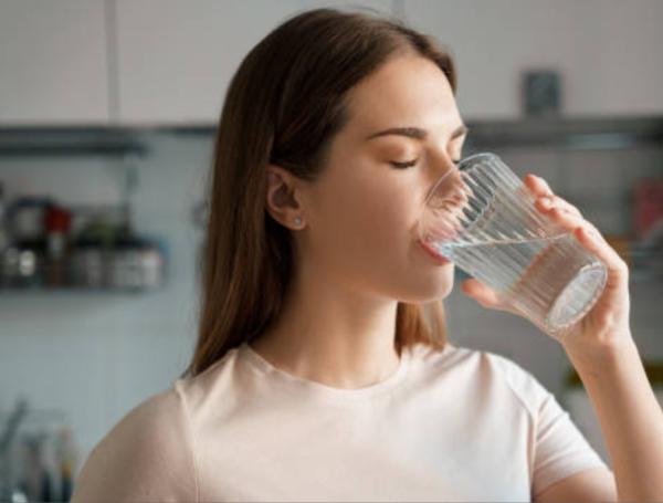 Tomar agua es esencial para la salud