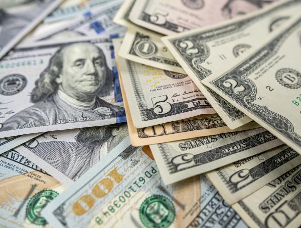 El dólar blue aumentó en el día de hoy a la cifra de 1.285 pesos argentinos.