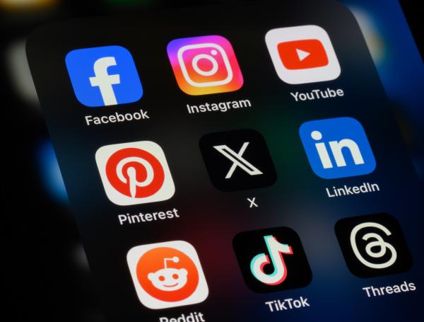Facebook, Twitter y demás redes cuentan con la tecnología y recursos suficientes para detectar y bloquear cualquier contenido que atente no solo contra la verdad, sino para la salud mental de niños y jóvenes.