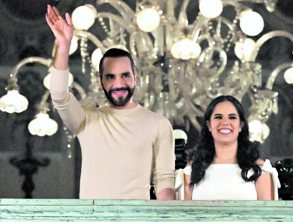 Nayib Bukele y su esposa, Gabriela Rodriguez.