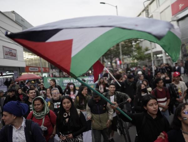 La Universidad  Pedagógica de Colombia en compañía diferentes activistas y delegaciones, llevan a cabo una movilización en acción por Palestina, dónde expresan el rechazo al genocidio y la guerra en Palestina.