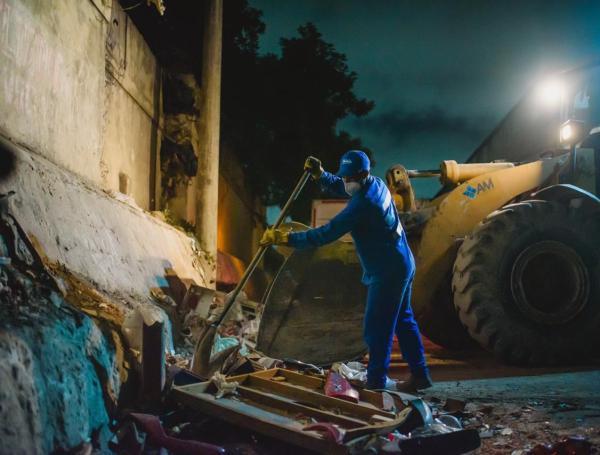 La empresa Triple A mantiene sus cuadrillas de aseo por toda la ciudad.