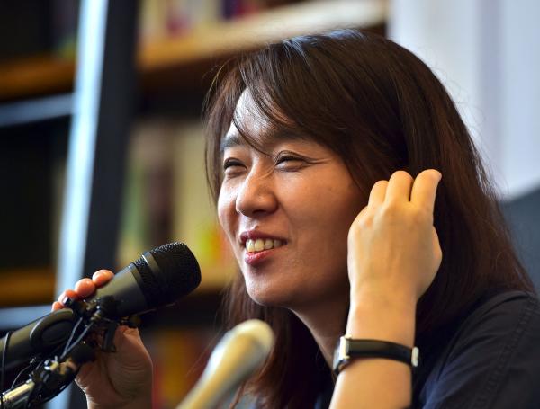 Autora surcoreana Han Kang, quien ganó el Premio Nobel de Literatura.