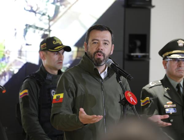 la Administración Distrital y la Policía Metropolitana de Bogotá, entregarán importantes resultados operativos contra la extorsión, relacionados con el “Tren de Aragua” Alcalde Mayor de Bogotá , Carlos Fernando Galán , el Secretario de Seguridad César Andrés Restrepo el Coronel, William Lara y el Comandante Policía Metropolitana de Bogotá (E) Coronel, Elver Vicente Alfonso Sanabria 
Director de Antisecuestro y Antiextorsión en rueda de prensa  anuncian la  captura de  Eryck mano derecha de alias Geovanny del tren de Aragua BOGOTÁ 24 de octubre del 2024 . FOTO MAURICIO MORENO CEET EL TIEMPO @mauriciomorenofoto