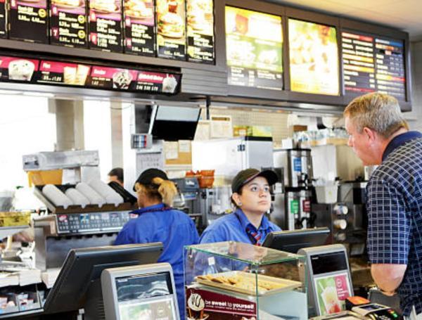 Siguen investigando el motivo por el que surgió la bacteria en McDonald's.