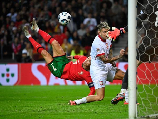 Cristiano Ronaldo marcó un golazo de chilena en la Liga de Naciones.