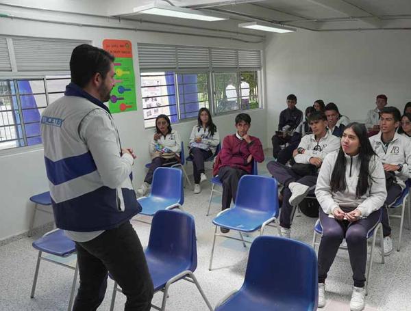 Los créditos de 200 mil estudiantes estarían en riesgo por deudas de Minhacienda al Icetex.
